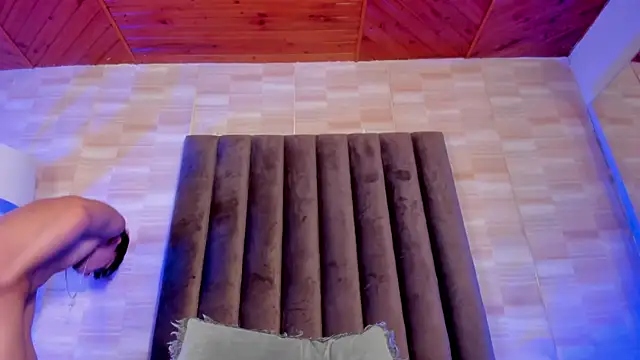 Isaac_Grey webcam