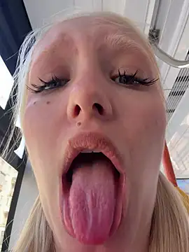 Elfi_InPublic