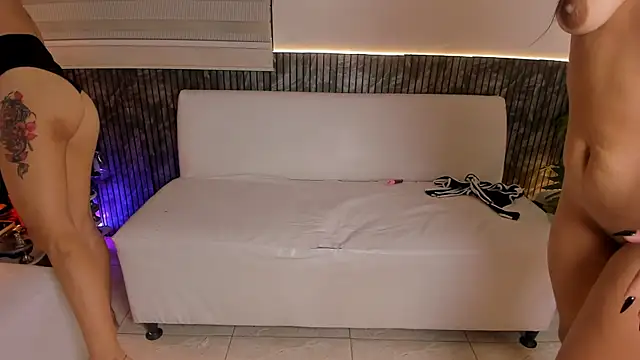 Revenge_girls webcam