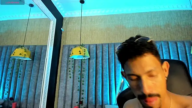NoaahTylor webcam