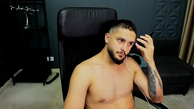 TroyWadee live sex cam