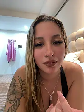 Mialunaxx live sex cam