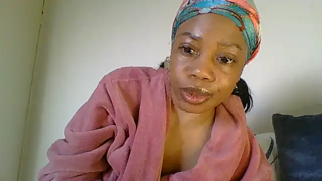 NAUGHTYSHALOTXX webcam