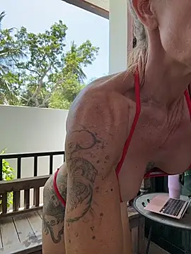 mommyselenafit_ webcam