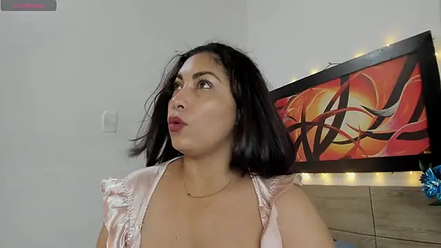 Lauralove_69 webcam