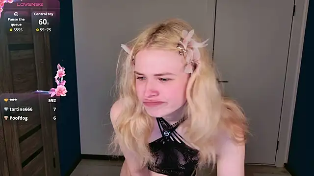 ChloeWells live sex cam