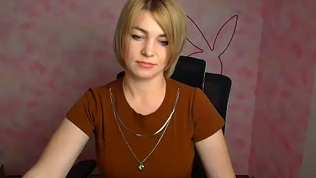 CuttieEmma webcam
