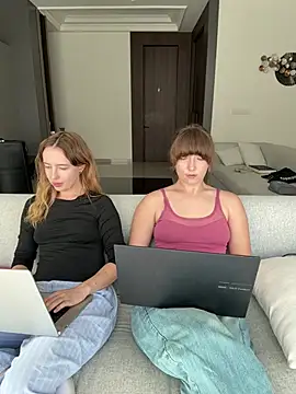 Nura_n_Sarah webcam