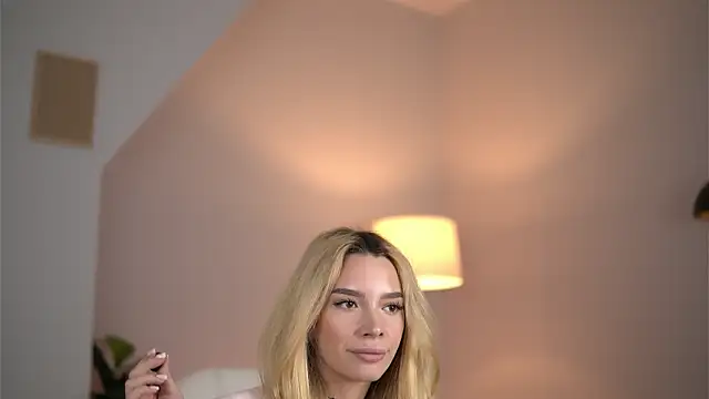 SvveetLuna webcam