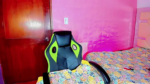 Naomisaenz01 webcam