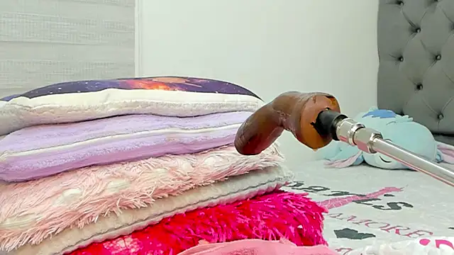 Elizabeth_18_ webcam