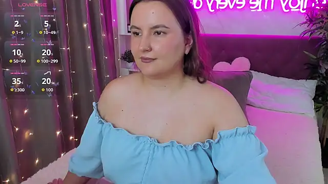 FeralPeach live cam on StripChat