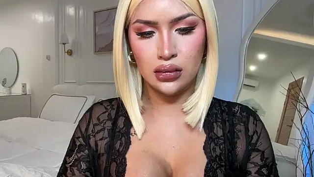 Your_Majesty_Tyra live cam on StripChat