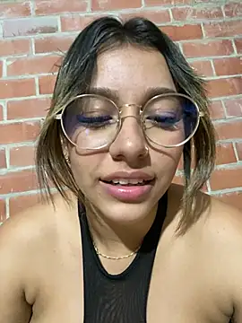 liahot69 - Liahot69's free webcam - UK Sex Cams