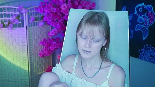 KiraMontoya webcam