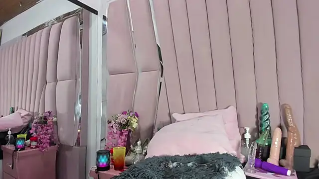 Sasha_Petitte webcam