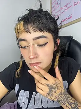 baby_akuma webcam