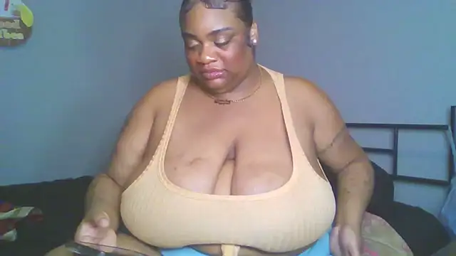 NaughtyHottieBBW webcam