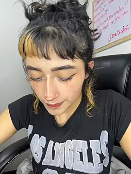 baby_akuma webcam