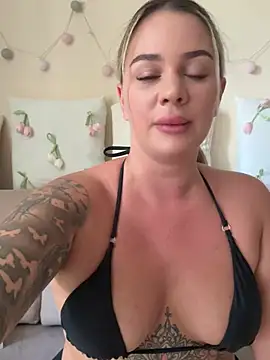 xXBigPeachBunnyxXx webcam