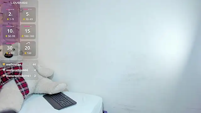 luna_bloomm_ webcam