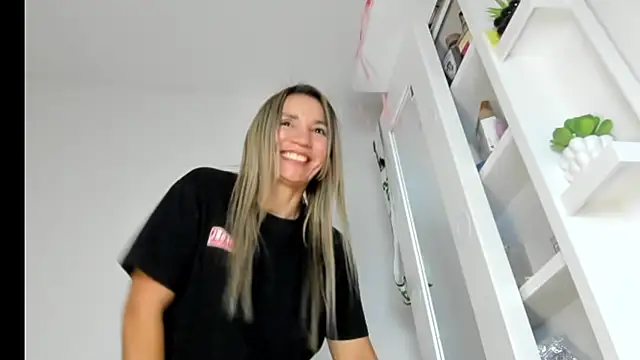 Ms_lunaRose webcam
