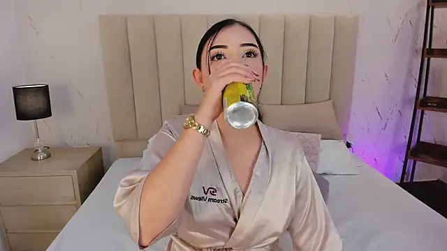 LilithHarperr_ webcam
