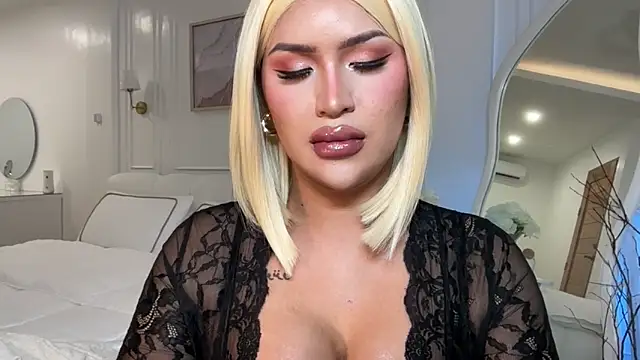 Your_Majesty_Tyra webcam