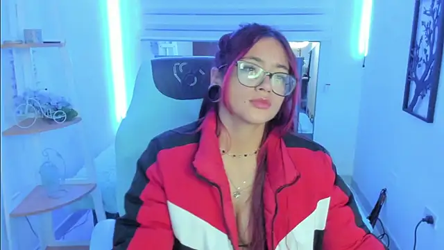 Sara_Red_X webcam