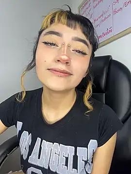 baby_akuma webcam