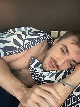 Mikev Adlı Modelin Canlı Sohbet Odası