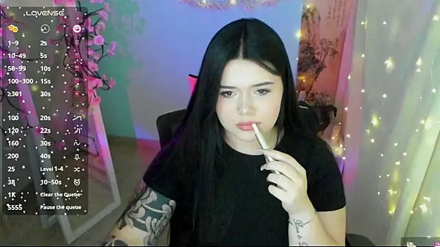 Mona_Esty webcam