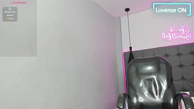 scarletcherry18 webcam