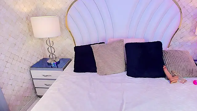 YazminJenner webcam