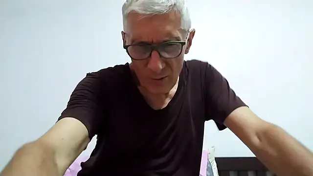 BIGUNCUTHARDCOCK webcam