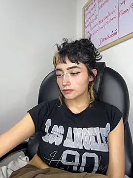 baby_akuma webcam