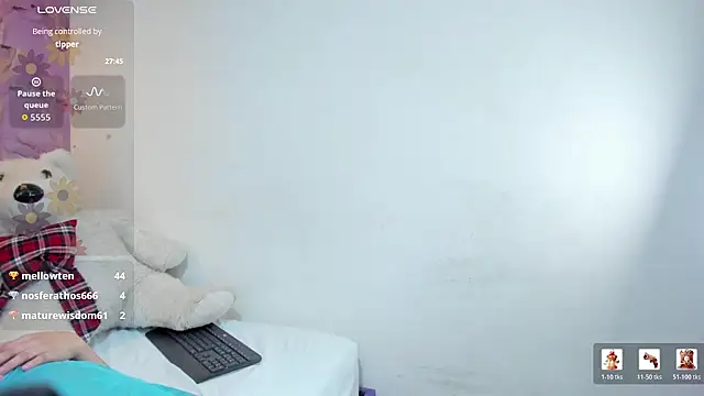 luna_bloomm_ webcam