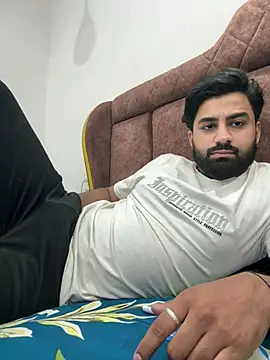 Royalboy_03 live cam on StripChat