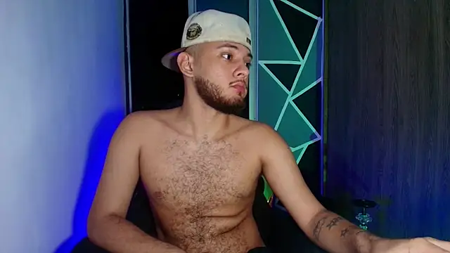 Sebolaz333 live cam on StripChat