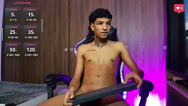 im_Usuga live cam on StripChat