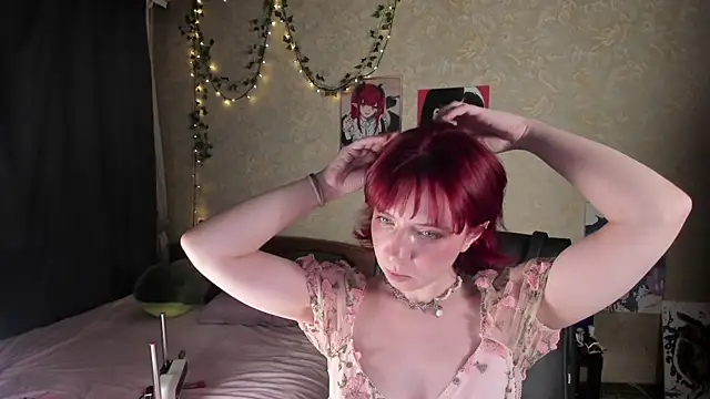 Love_is_Lola webcam