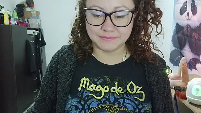 curly_greeneyed webcam