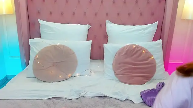 EricaLow webcam