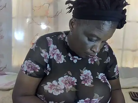DARKCHOCBOOBS29 webcam