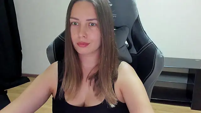 Mia_shy1 webcam