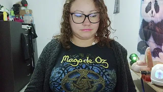 curly_greeneyed webcam
