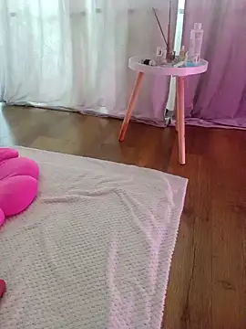 LauraDelightX webcam