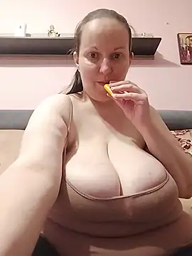 BustyLadyAlma webcam