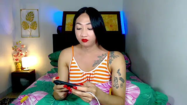 LovelyQueen69 webcam