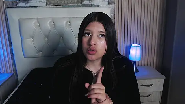 sharlot_hs - Sharlot_hs's free webcam - UK Sex Cams